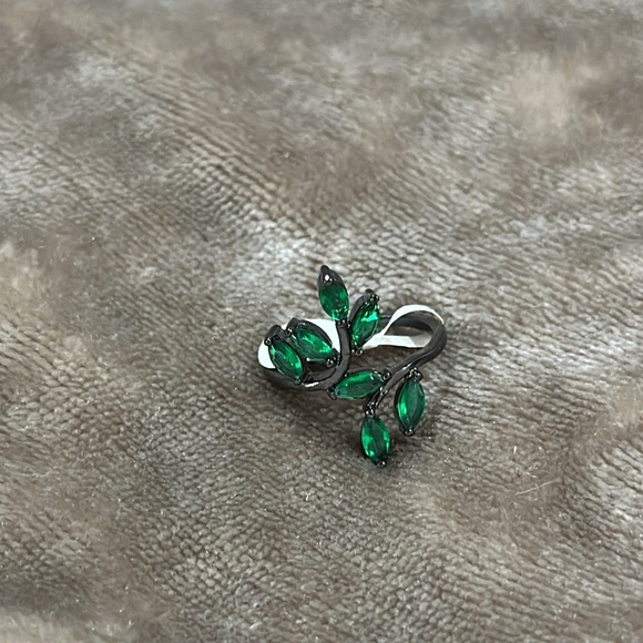 Ring size 8 - Picture 3 of 6